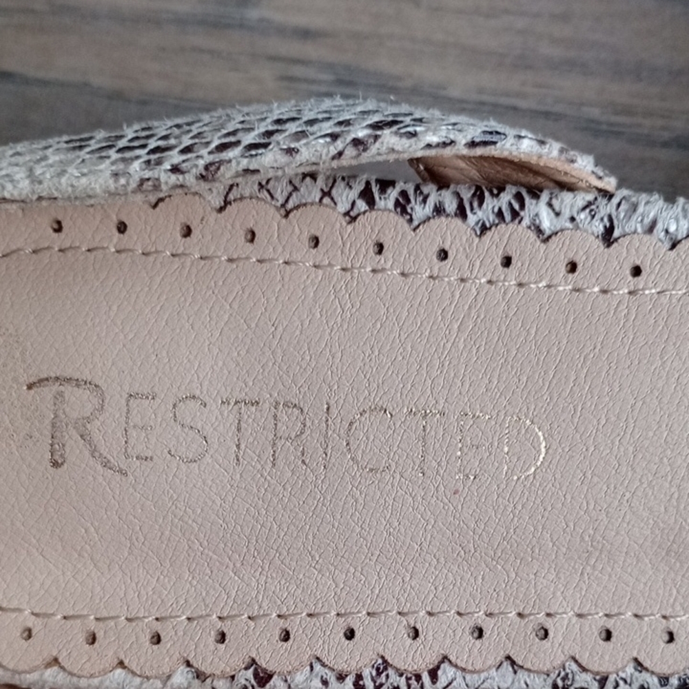 Restricted Black Flats with Suede-Like Finish - Picture 2 of 6